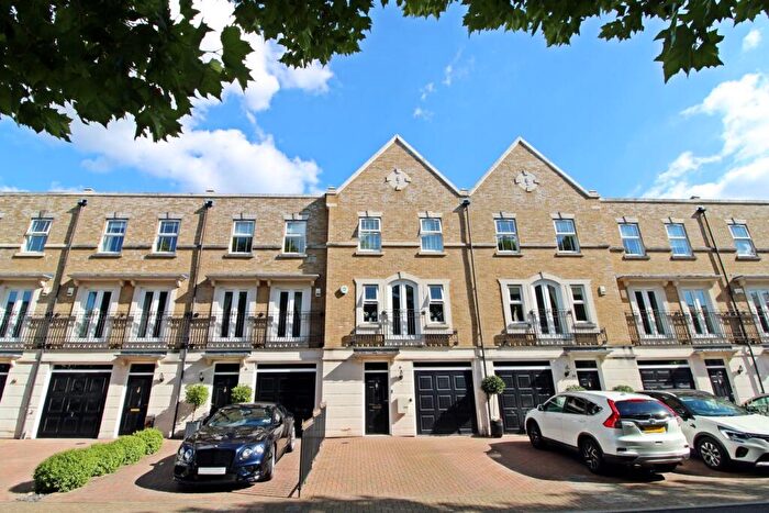 4 Bedroom Town House For Sale In St Martins Lane, Langley Park, Beckenham, BR3