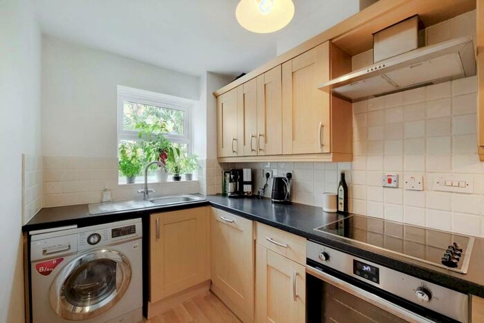 1 Bedroom Flat To Rent In Glaisher Street, Deptford, London, SE8