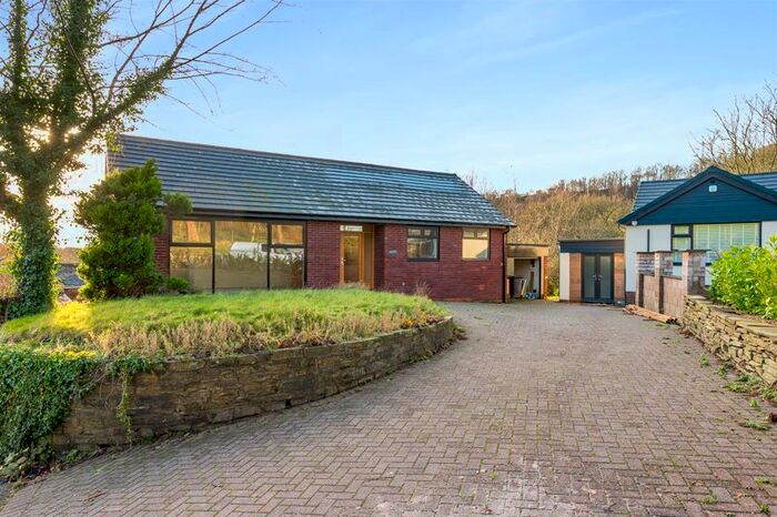 3 Bedroom Detached Bungalow To Rent In Higher Park, Shaw, Oldham, OL2