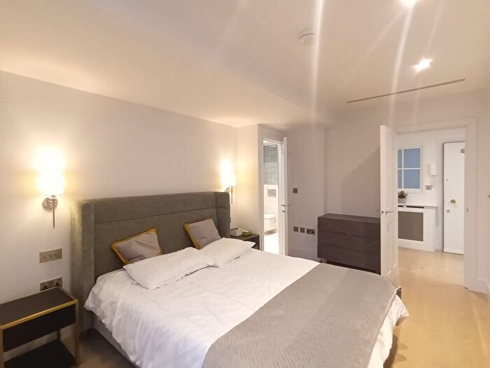 2 Bedroom Flat For Sale In Brompton Road, London, SW3