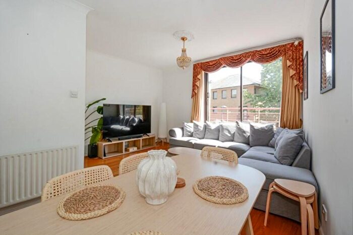 5 Bedroom Terraced House To Rent In Plover Way, London, SE16