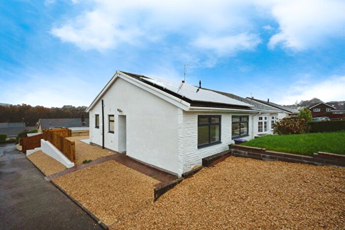 2 Bedroom Semi-Detached Bungalow For Sale In Heol Padarn, New Inn, Pontypool, NP4