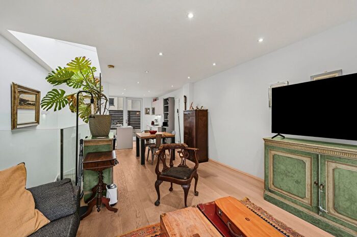 2 Bedroom Flat For Sale In St. John Street, Islington, EC1V
