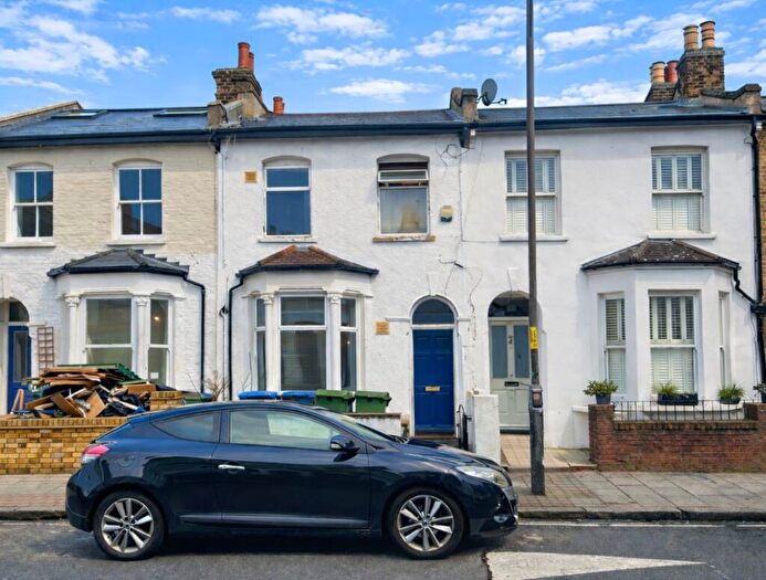 2 Bedroom Flat For Sale In Flat Hollydale Road, London, SE15