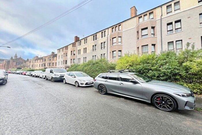 3 Bedroom Flat To Rent In Deanston Drive, Glasgow, G41