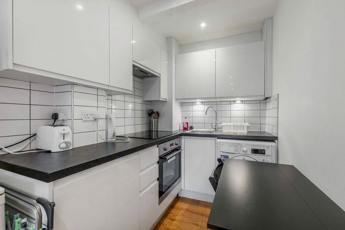 2 Bedroom Flat To Rent In Chepstow Road, Artesian Village, London, W2