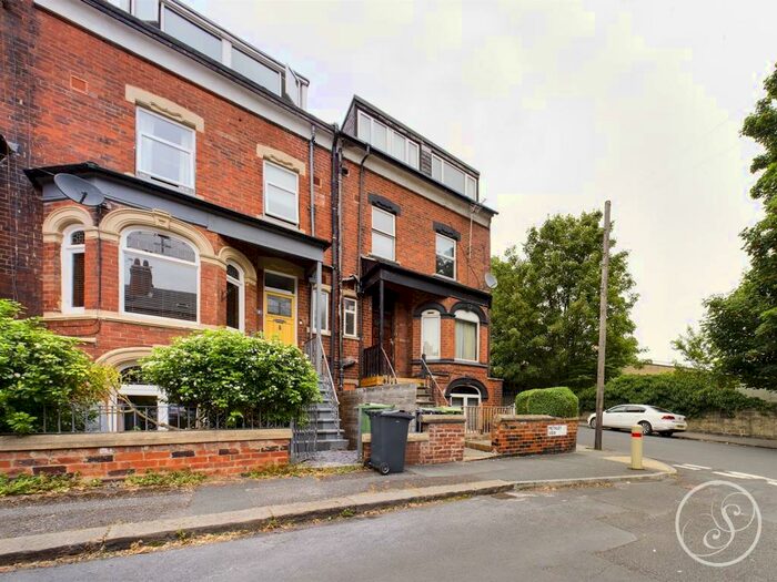 Studio To Rent In Methley View, Leeds, LS7