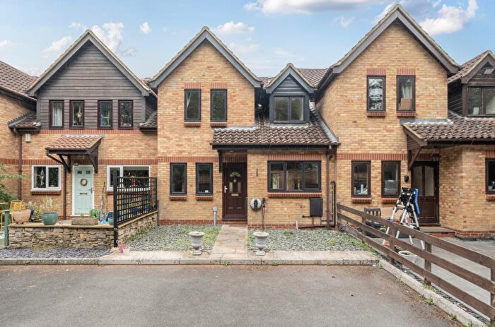 4 Bedroom Terraced House To Rent In Waterside Mews, Guildford, GU1