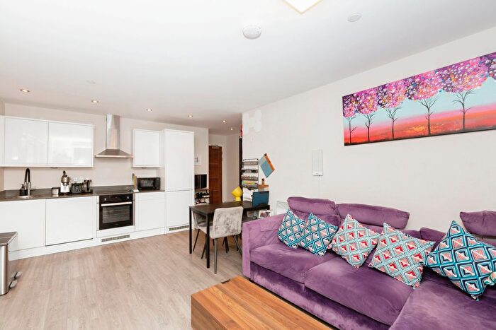 1 Bedroom Flat For Sale In Perth Road, Ilford, Essex, IG2