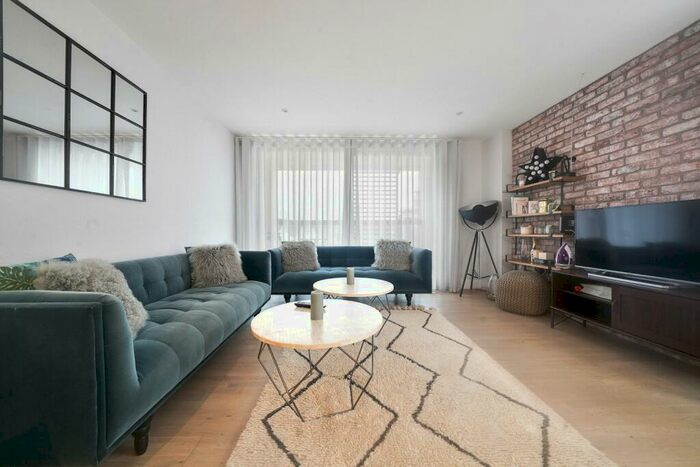 2 Bedroom Flat To Rent In Chalk Farm Road, Chalk Farm, NW1