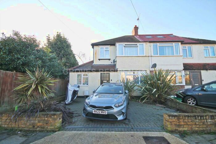 3 Bedroom Semi-Detached House To Rent In Barnsbury Close, New Malden, KT3