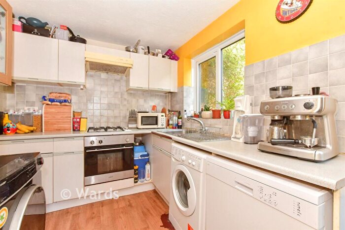 3 Bedroom End Of Terrace House For Sale In Mayfield Avenue, Dover, Kent, CT16