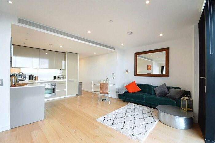 2 Bedroom Flat To Rent In Walworth Road, Elephant And Castle, London, SE1