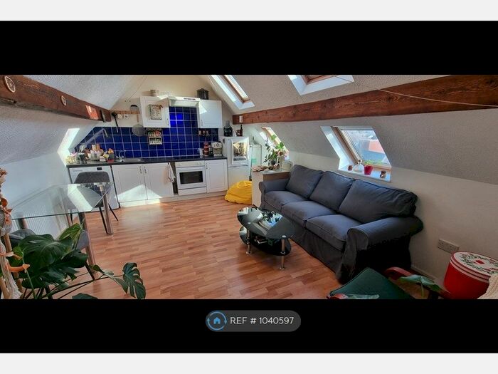 2 Bedroom Flat To Rent In The Bridge Club, Leeds LS6