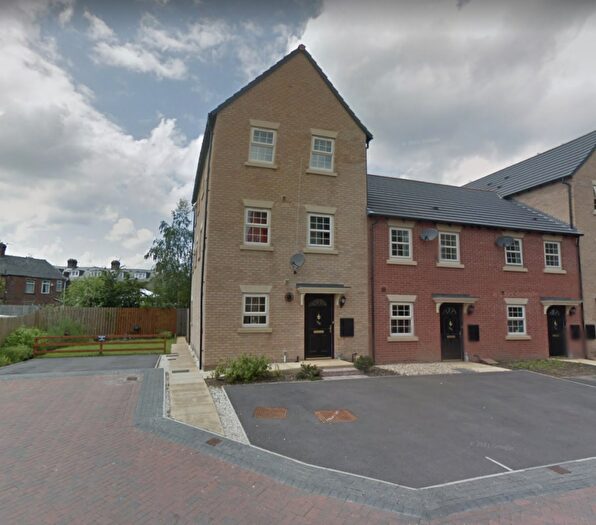 2 Bedroom Town House To Rent In Barnsbridge Grove, Barnsley, S70