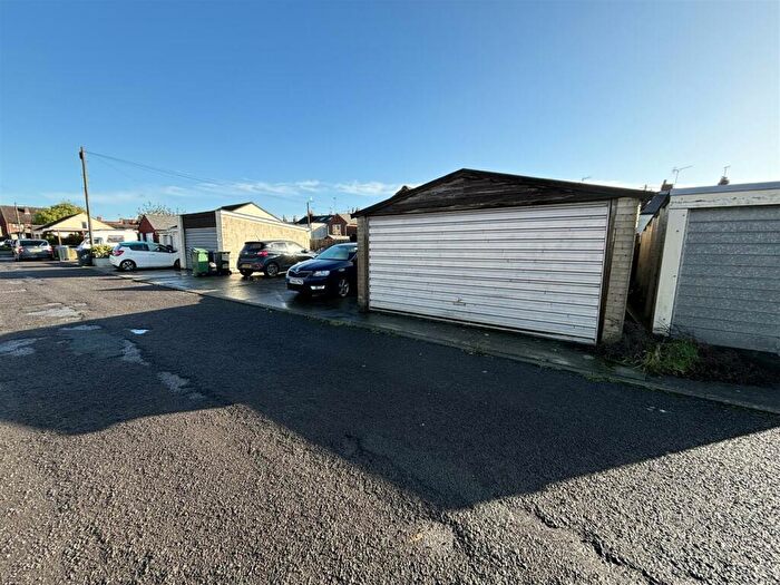 3 Bedroom Terraced House For Sale In Parliament Street, Chippenham, SN14