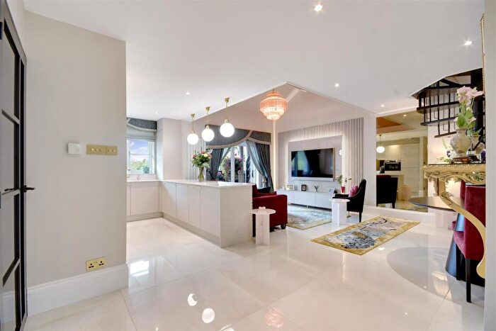 2 Bedroom Apartment For Sale In Booths Court, Hutton, Brentwood, CM13