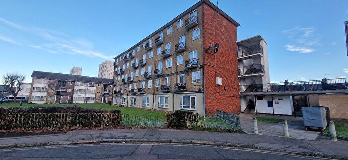 2 Bedroom Flat To Rent In Valley House, Beaconsfield Road, London, N9
