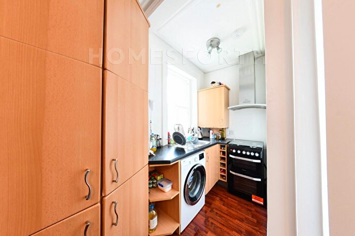 2 Bedroom Flat To Rent In Abbots Place, West Hampstead, NW6