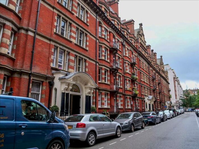 2 Bedroom Flat To Rent In Clarence Gate Gardens, Glentworth Street, London, Westminster, NW1