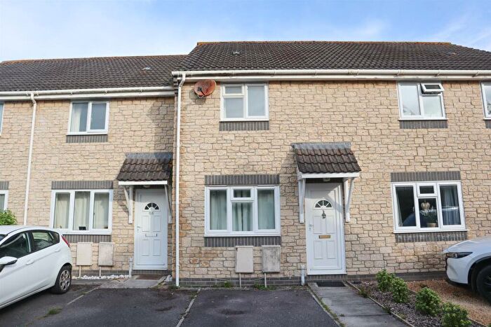 2 Bedroom House To Rent In Hawthorn Crescent, Yatton, Bristol, BS49