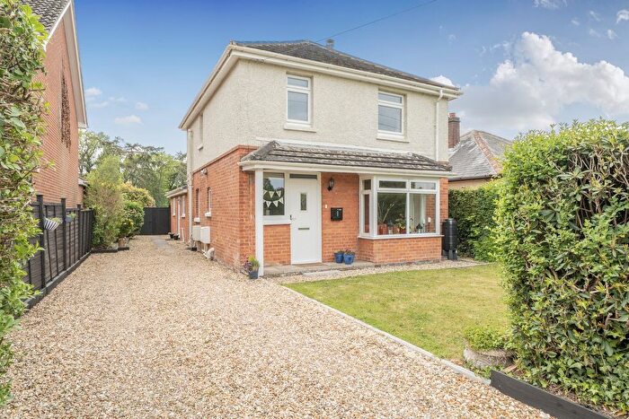 3 Bedroom Detached House For Sale In Wootton Road, Tiptoe, Lymington, SO41