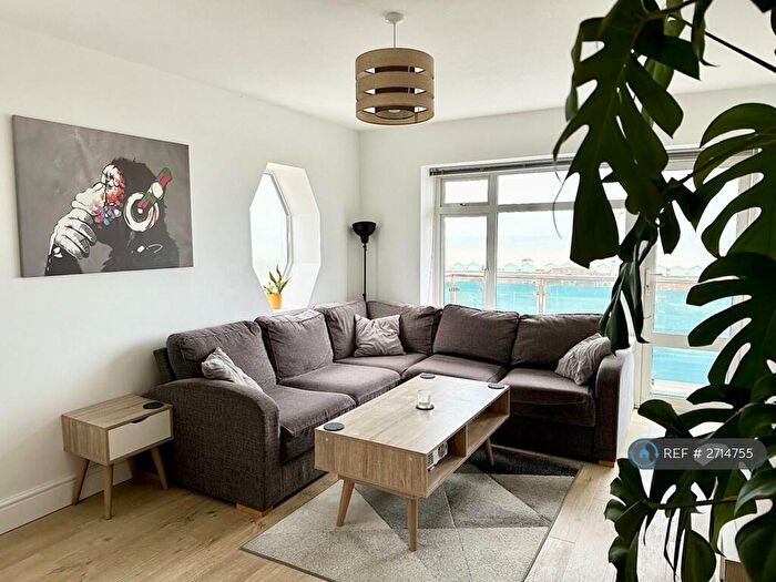 3 Bedroom Flat To Rent In Langdale Court, Hove, BN3