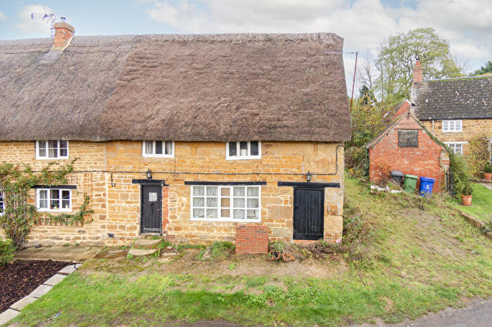 2 Bedroom Cottage For Sale In Frog Lane, Upper Boddington, Daventry, Northamptonshire, NN11