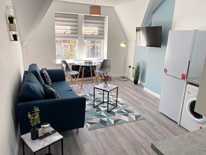 1 Bedroom Flat To Rent In Princes Street, Cardiff, CF24