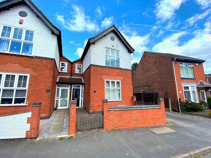 3 Bedroom Semi-Detached House To Rent In Crescent Road, Coalville, LE67