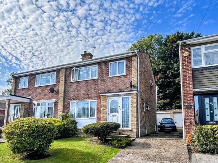 4 Bedroom Semi-Detached House For Sale In Cedar Avenue, Hazlemere, High Wycombe, HP15
