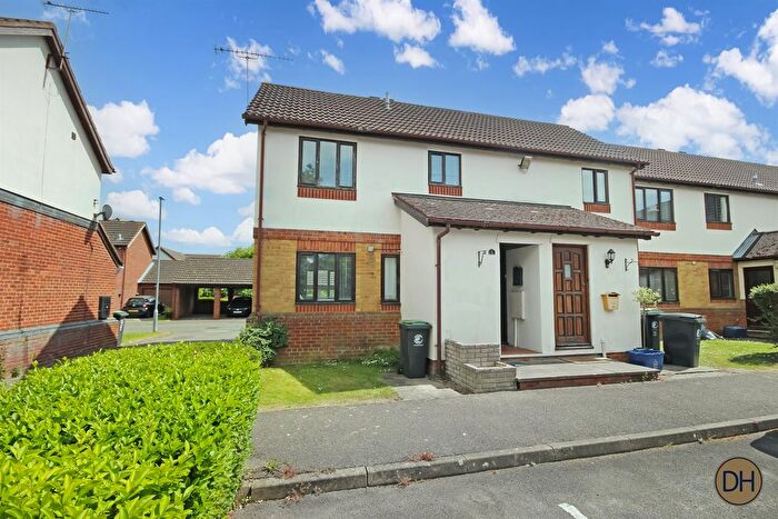 2 Bedroom Flat To Rent In Acacia Court, Lamplighters Close, Waltham Abbey, EN9