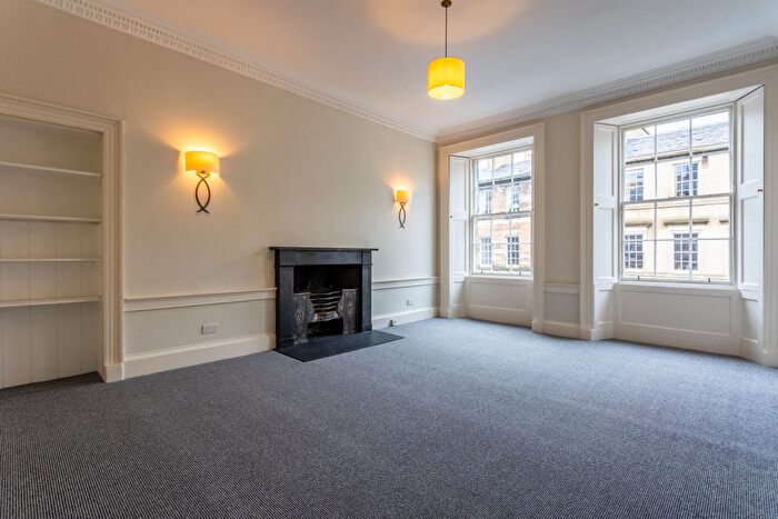 3 Bedroom Flat To Rent In Cumberland Street, New Town, Edinburgh, EH3