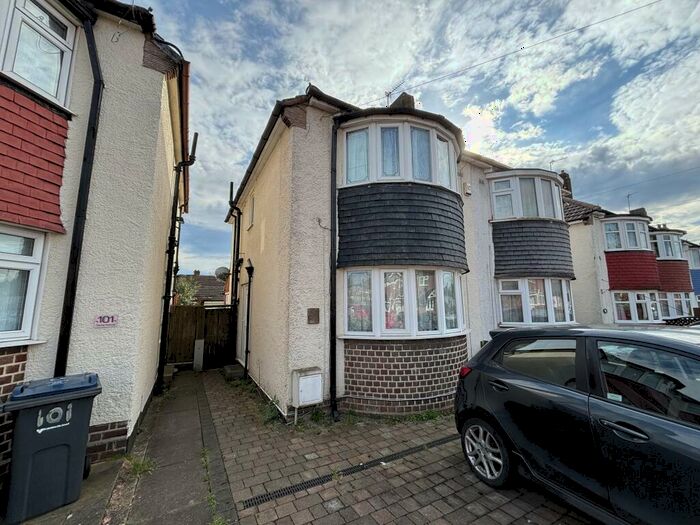 3 Bedroom Semi-Detached House To Rent In Darley Avenue, Birmingham, B34