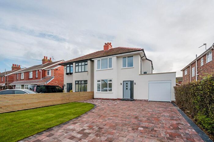 3 Bedroom Semi-Detached House For Sale In Liverpool Road South, Burscough, L40