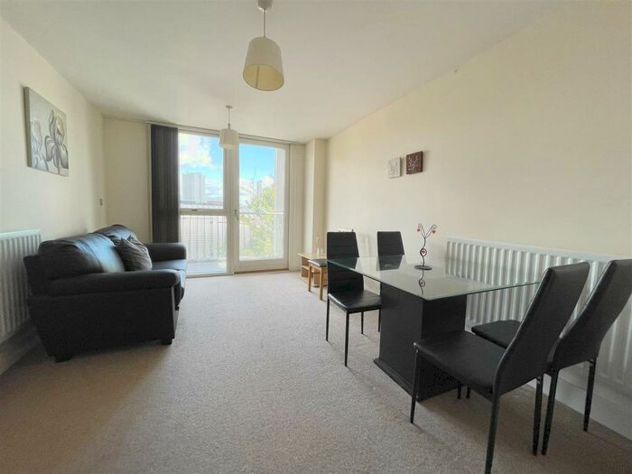 2 Bedroom Apartment To Rent In Langley Walk, Birmingham, B15