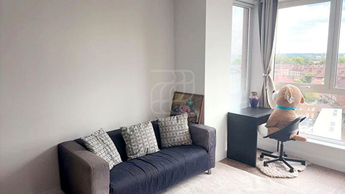 1 Bedroom Flat To Rent In Gasholder Place, London, SE11