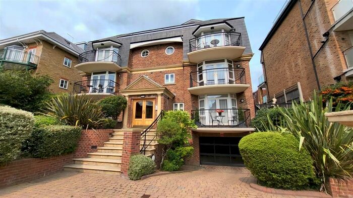 2 Bedroom Flat To Rent In Crescent Road, Enfield, EN2