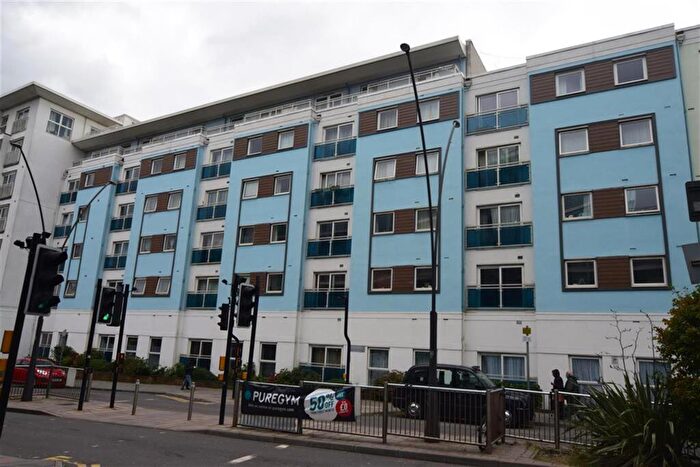 2 Bedroom Flat To Rent In Hudson House, Station Approach, Epsom, KT19