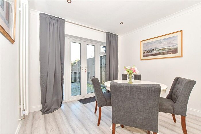 3 Bedroom Semi-Detached House For Sale In Nursery Close, Tonbridge, Kent, TN10