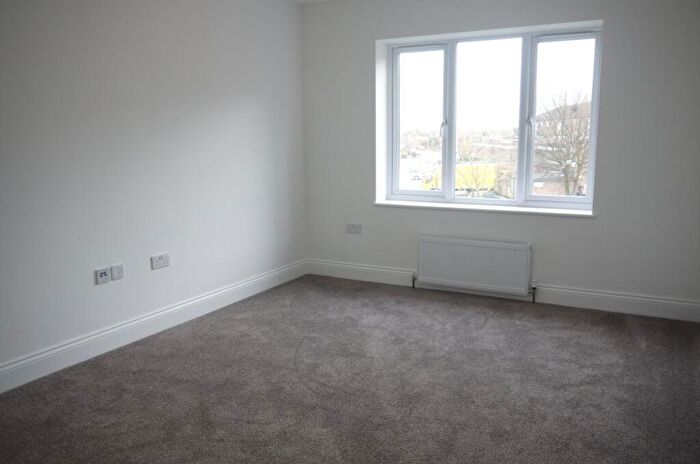 2 Bedroom Flat To Rent In Defoe Parade, Chadwell St Mary, RM16
