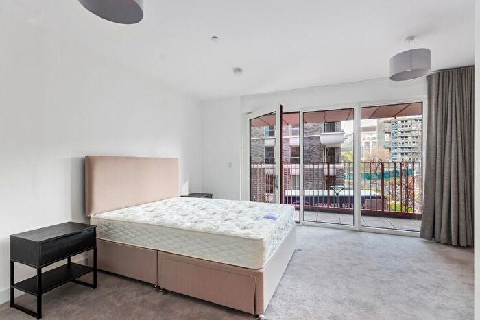 3 Bedroom Apartment To Rent In Quest House, Woolmore Street, E14