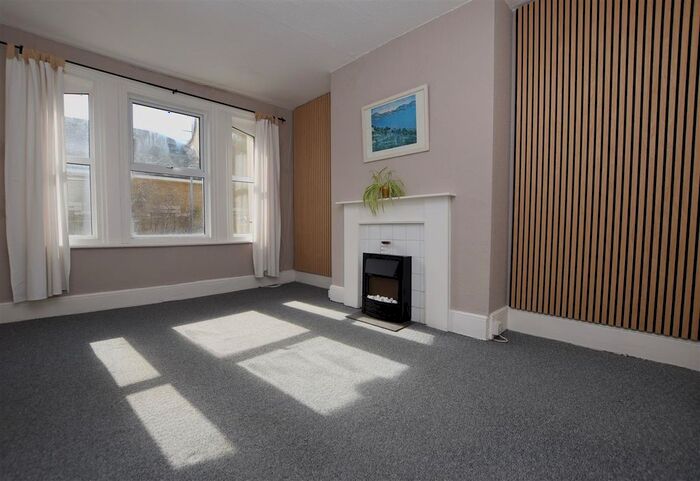 2 Bedroom Maisonette To Rent In South Terrace, Hastings, TN34
