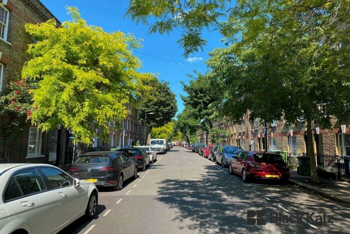 4 Bedroom Flat To Rent In Henshaw Street, Elephant And Castle/Borough, SE17