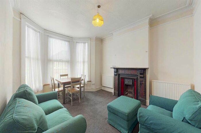3 Bedroom Flat To Rent In Bathurst Gardens, Kensal Rise, London, NW10
