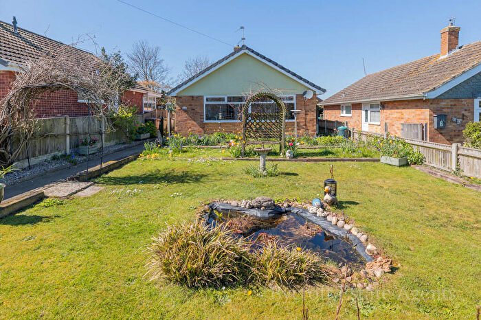 3 Bedroom Detached Bungalow For Sale In St. Annes Way, Belton, NR31