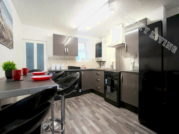 4 Bedroom House To Rent In Caellepa, Bangor, Gwynedd, LL57