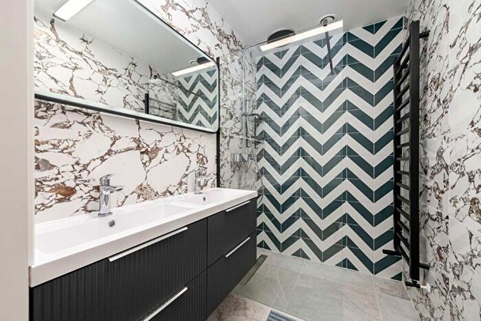 3 Bedroom Flat To Rent In Hatton Garden, London, EC1N