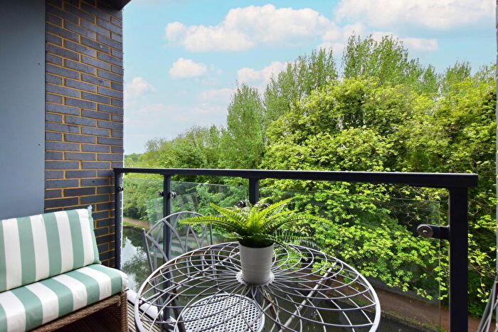 2 Bedroom Apartment For Sale In Longman House, The Embankment, Hemel Hempstead, HP3