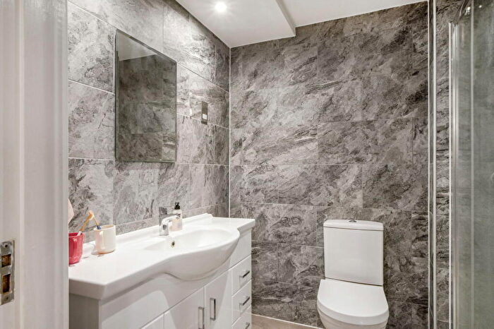 1 Bedroom Flat For Sale In City Tower, Limeharbour, London, E14